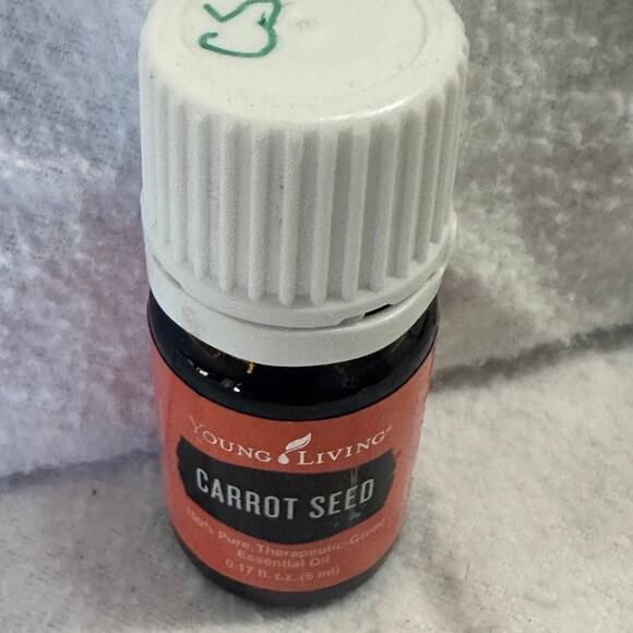 Young Living Essential Oil Carrot Seed 5 ML - Picture 1 of 1